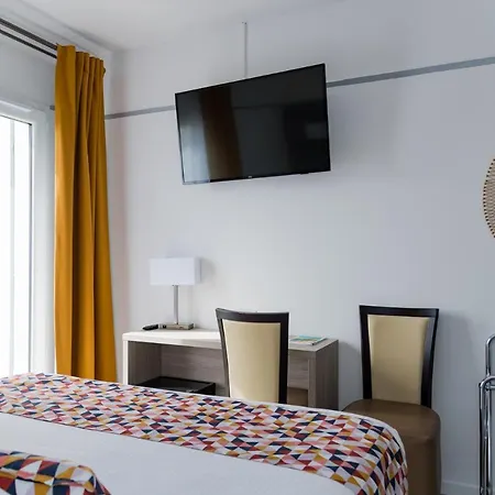 Отель Le Rabelais 3*