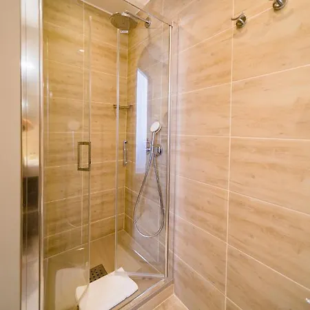 Отель Le Rabelais 3*