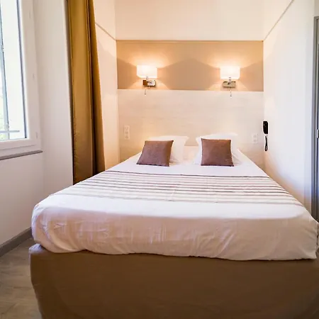 Отель Le Rabelais 3*